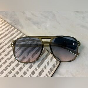 NWT House of Harlow Women's Olive Green Aviator Sunglasses with Gray Lenses